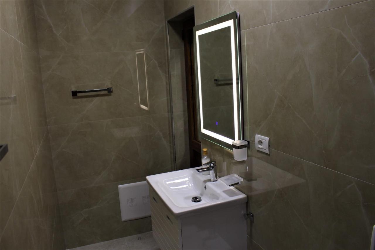 Hotel Vila Maledhi Берат Екстер'єр фото